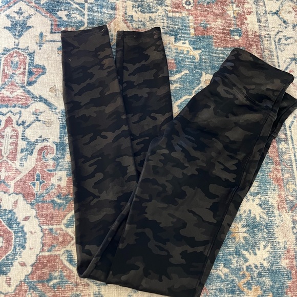 Spanx Black Camo Faux Leather Leggings - Picture 2 of 6